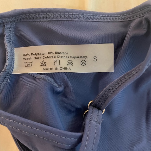 NWOT Blue twist bikini top!! - Picture 3 of 3